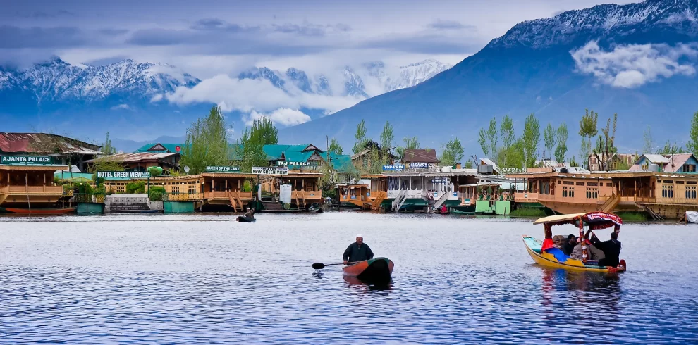 Kashmir-honeymoon-tour-package-from-Jammu